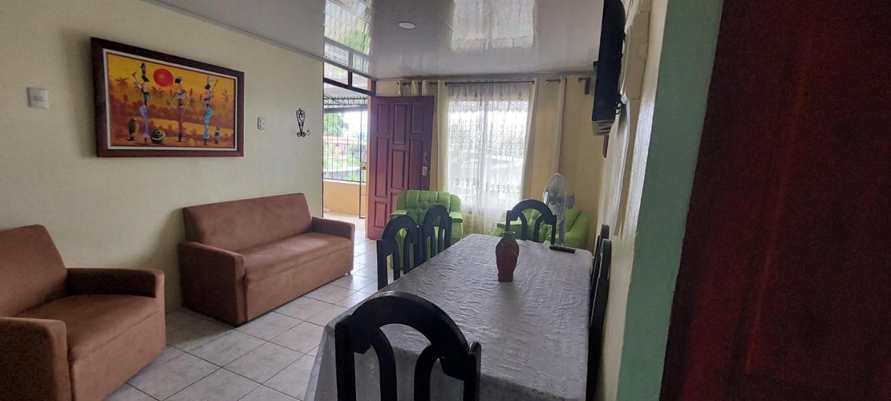 Hostel Casa Marina Пуерто-Лімон Екстер'єр фото