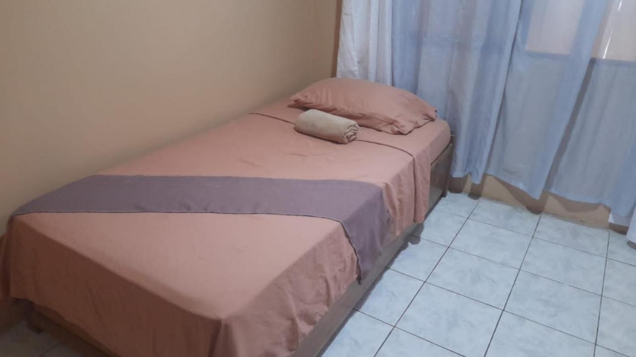Hostel Casa Marina Пуерто-Лімон Екстер'єр фото