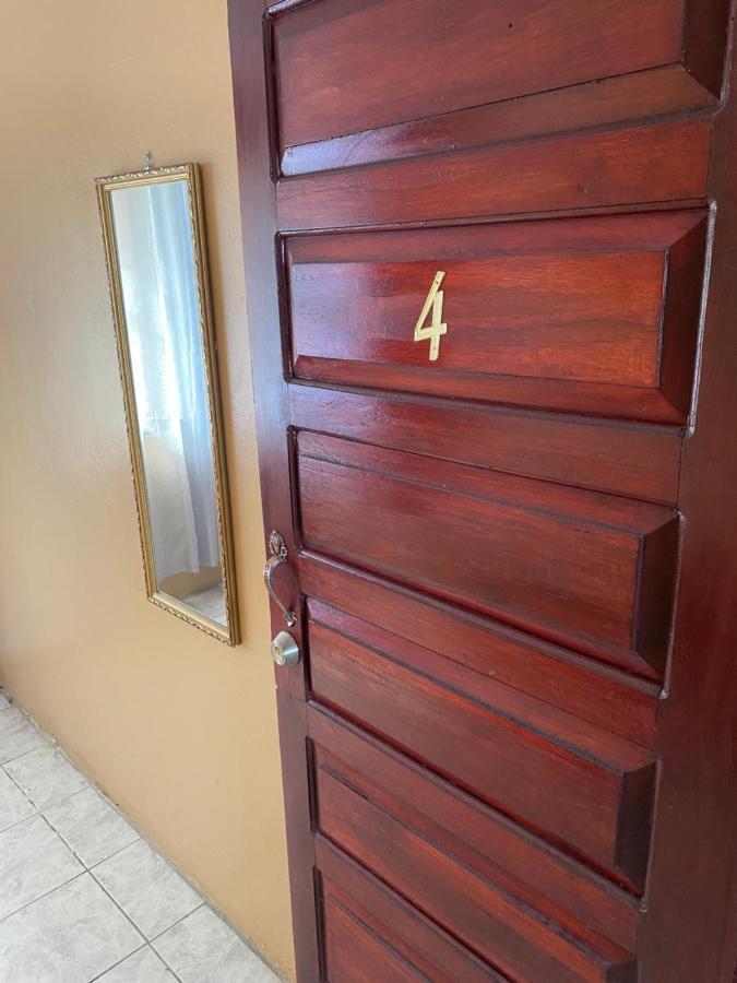 Hostel Casa Marina Пуерто-Лімон Екстер'єр фото