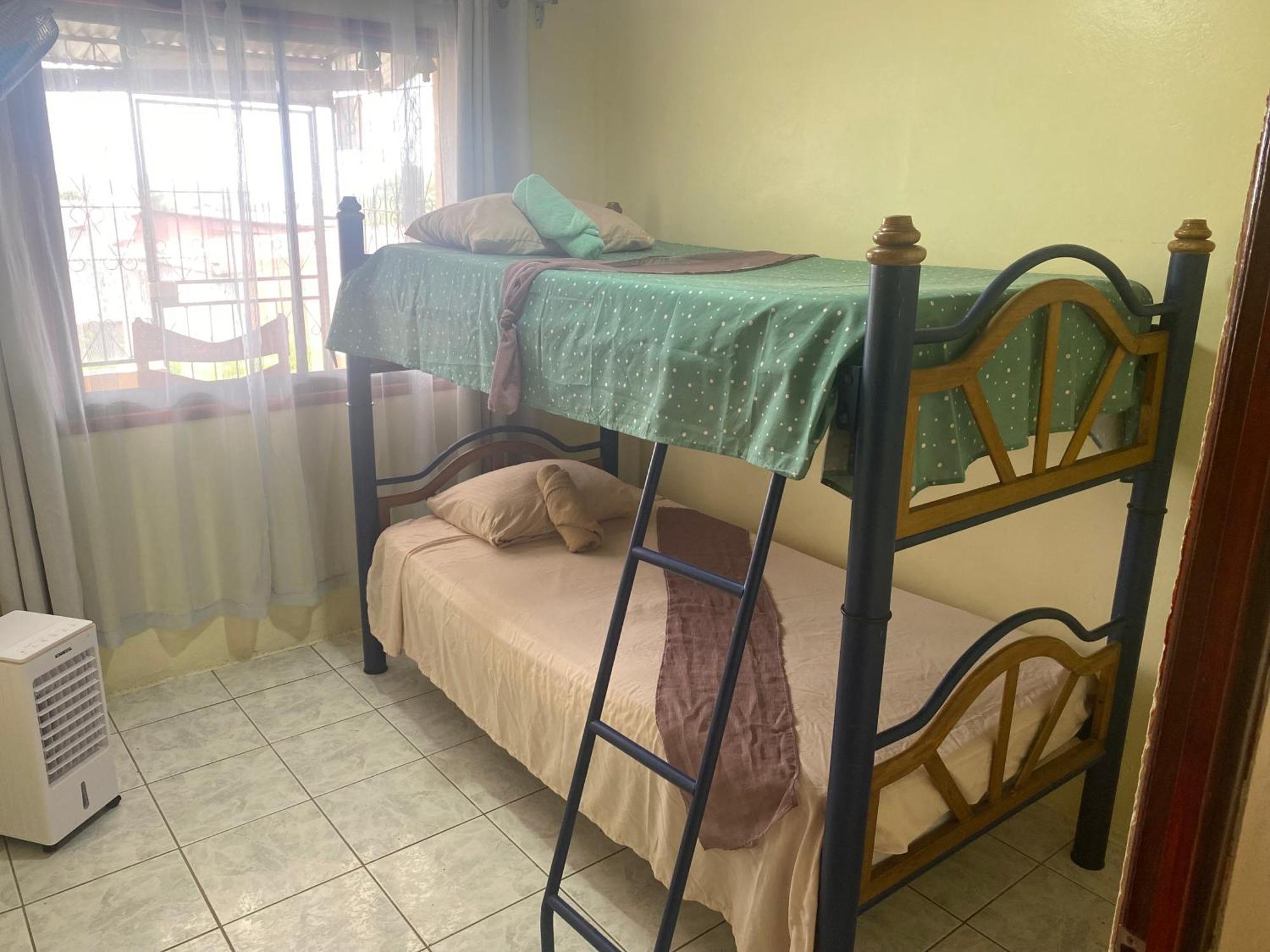 Hostel Casa Marina Пуерто-Лімон Екстер'єр фото