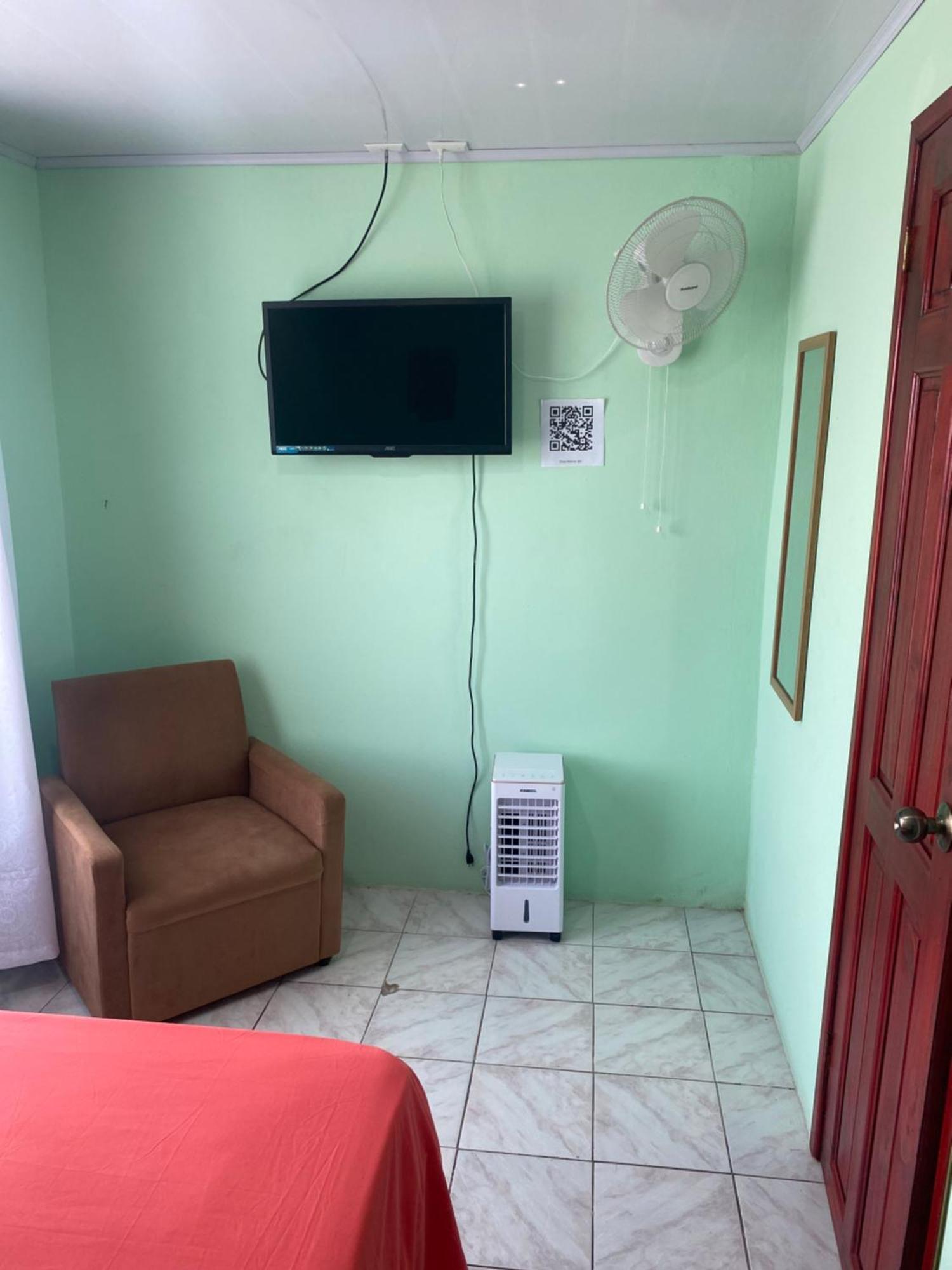 Hostel Casa Marina Пуерто-Лімон Екстер'єр фото
