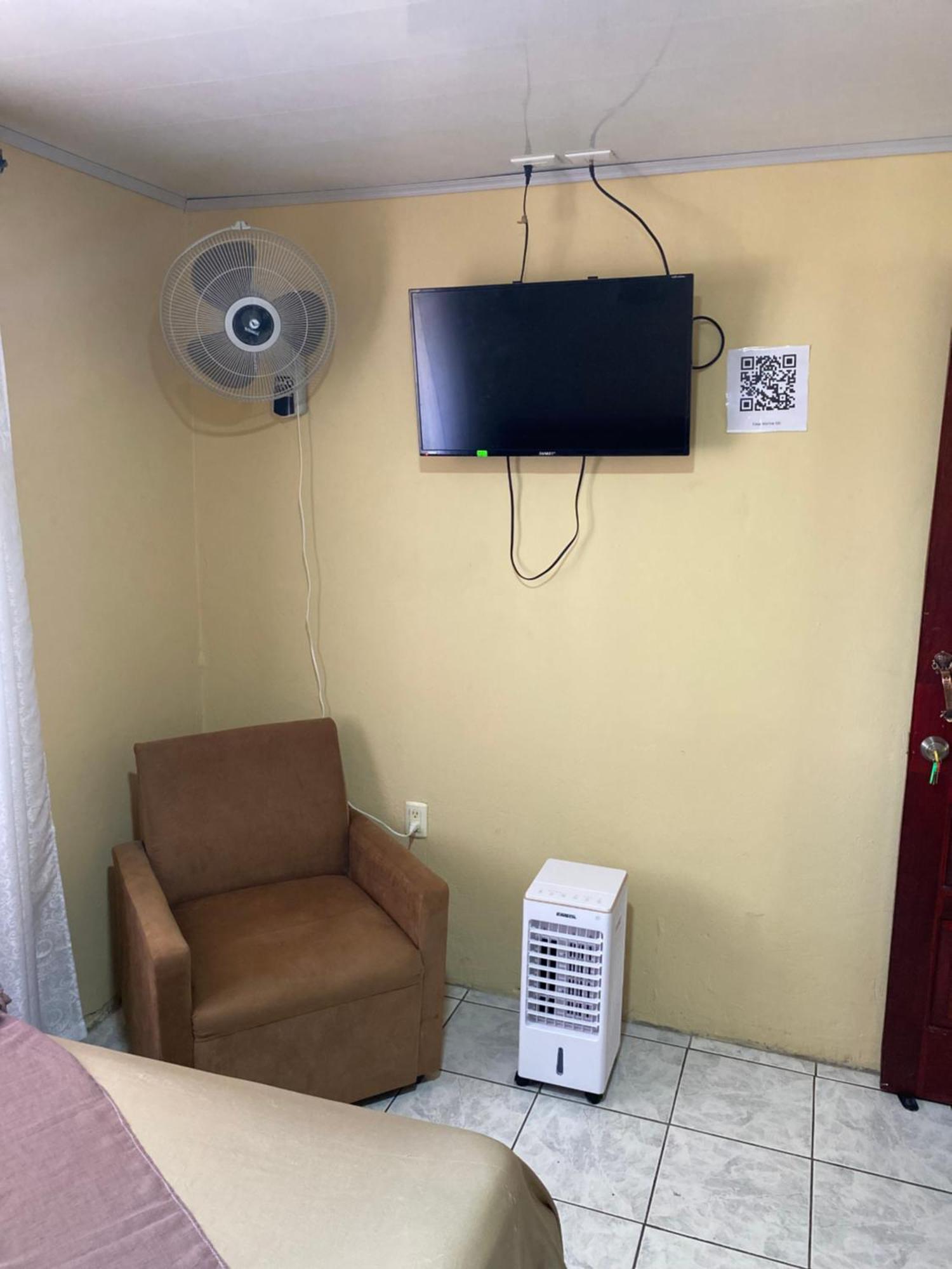 Hostel Casa Marina Пуерто-Лімон Екстер'єр фото