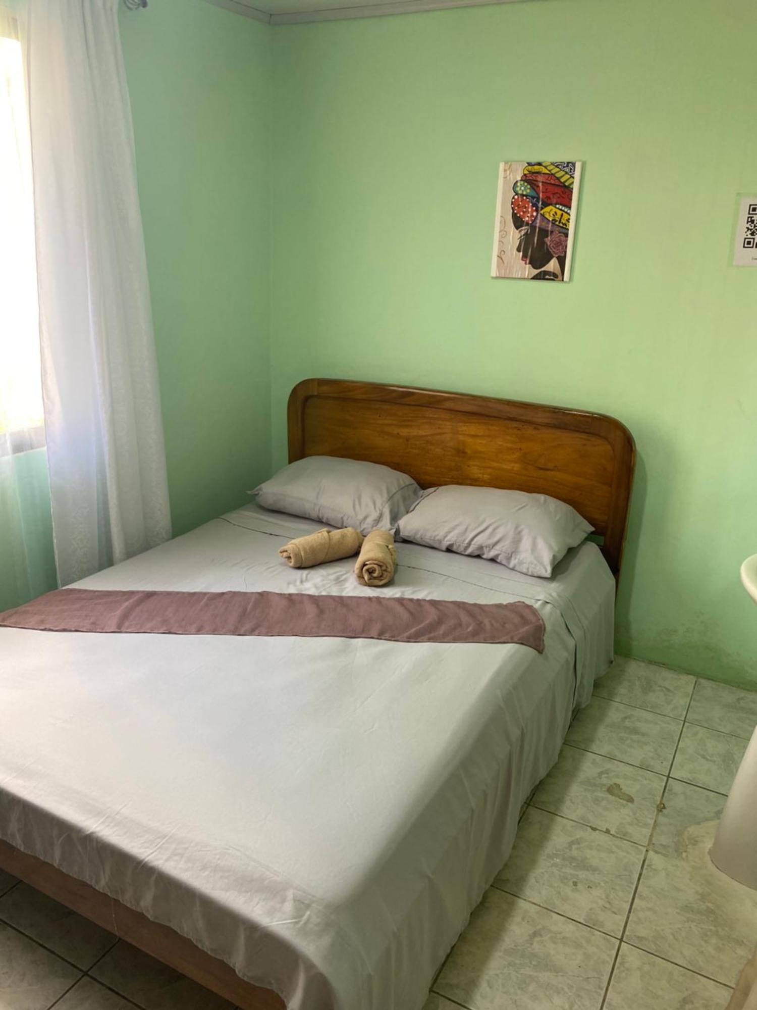 Hostel Casa Marina Пуерто-Лімон Екстер'єр фото