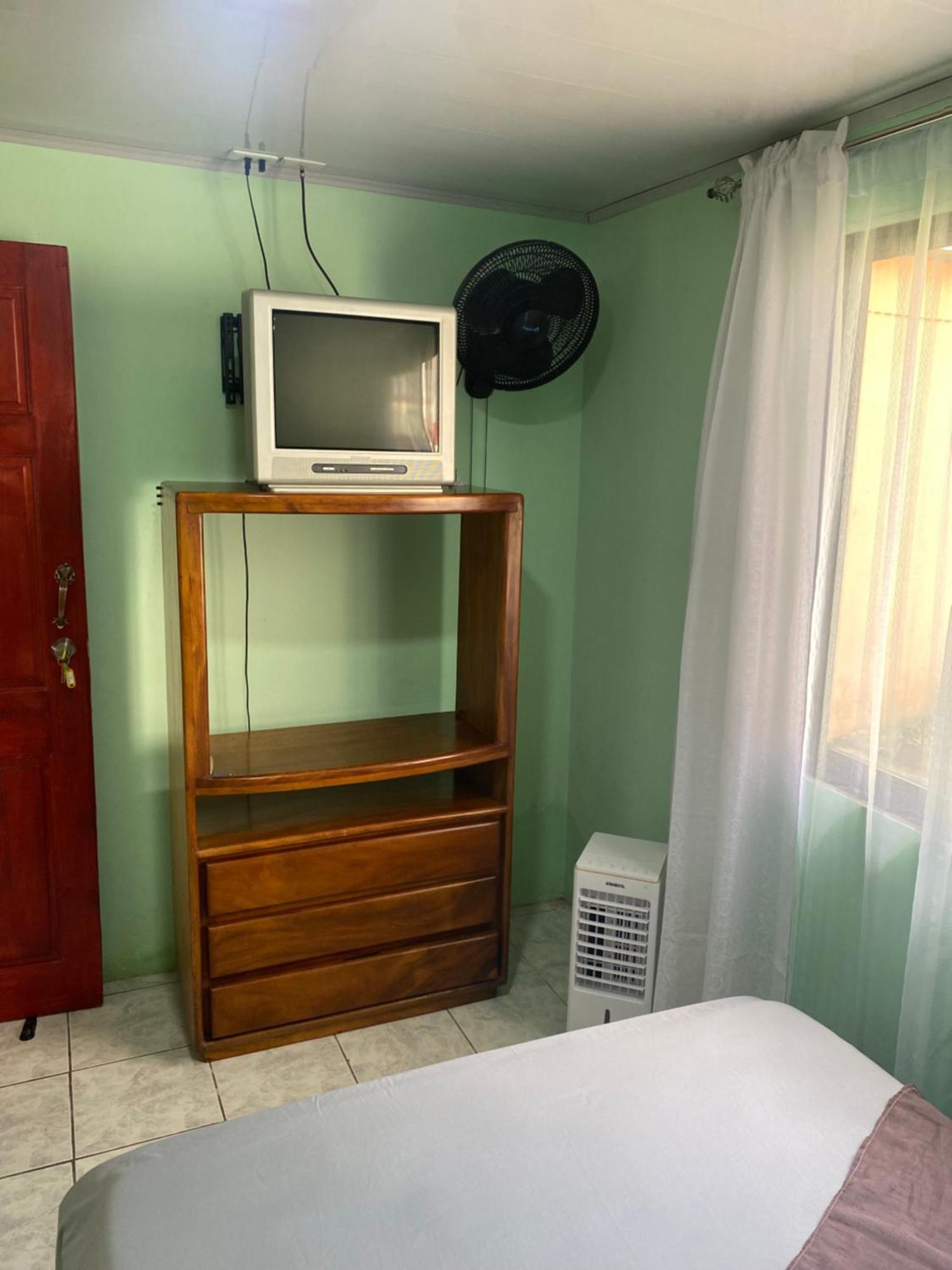 Hostel Casa Marina Пуерто-Лімон Екстер'єр фото