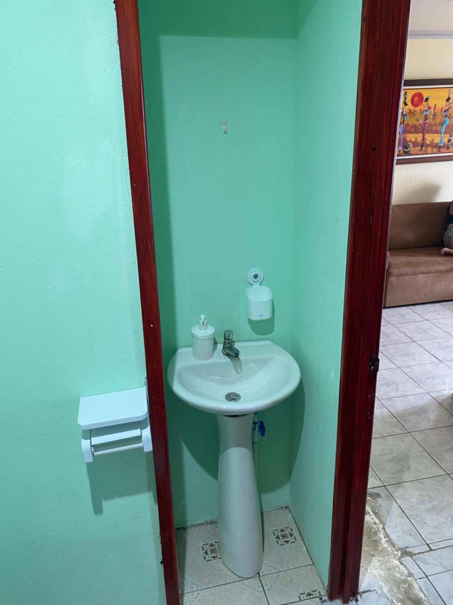 Hostel Casa Marina Пуерто-Лімон Екстер'єр фото